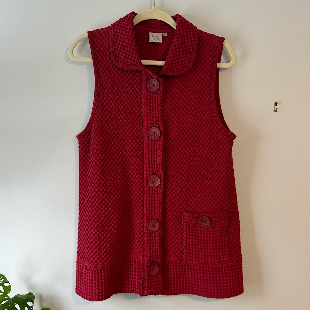 FOCUS RED WAFFLE KNIT BUTTONED VEST